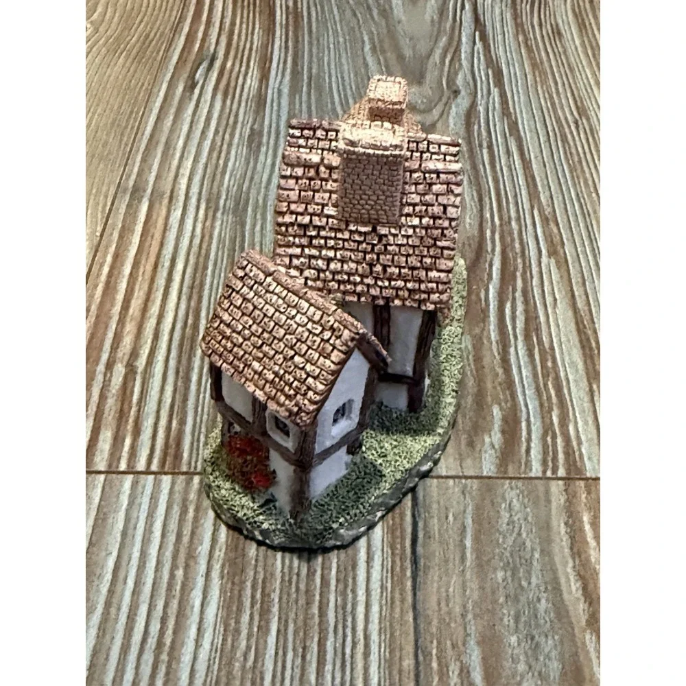 David Winter Cottage Collection The Apothecary's Shop 2.5x4